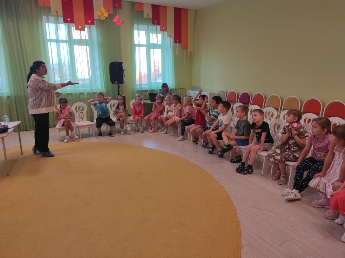 Занятие психолога с детьми